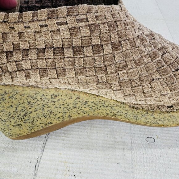 Bernie Mev Camel Basketweave Woven Stretch Slip On Wedge Heel Shoes Size 38 US 7 - Picture 13 of 16